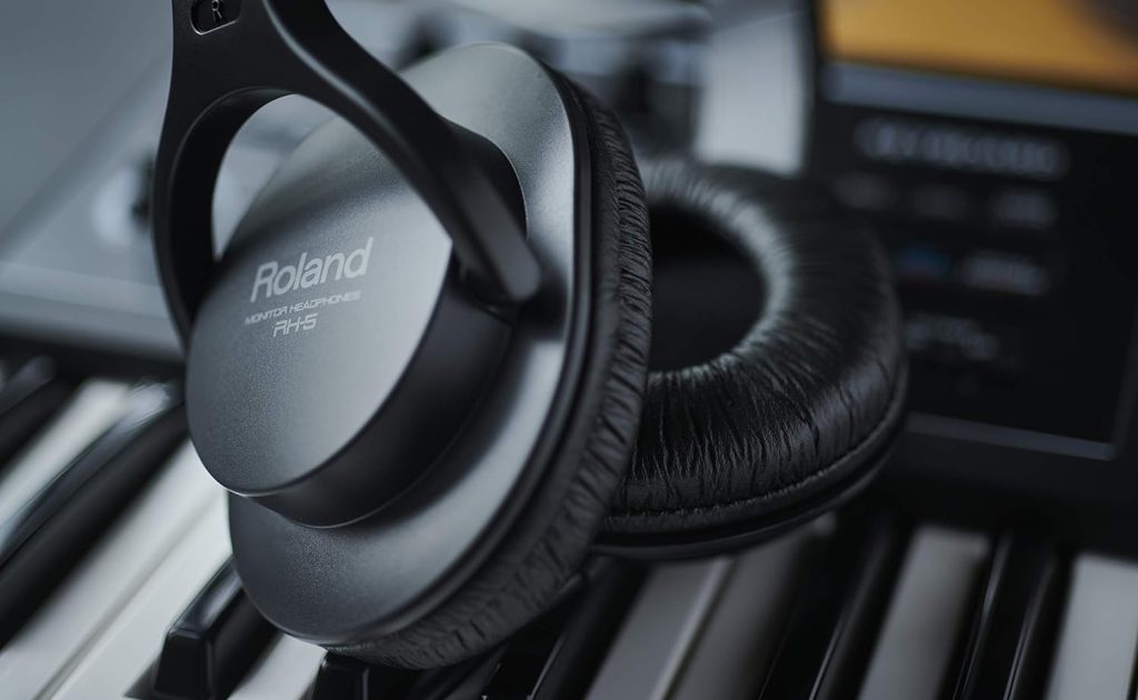 Roland RH-5 Quality Comfort-Fit Headphones for Electronic Musical Instruments,Black, 40mm driver