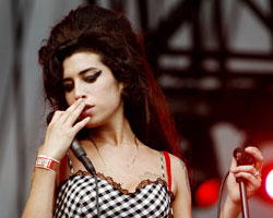 Winehouse Beats The Rap, Singer Will Not Be Charged For Alleged Crack Video