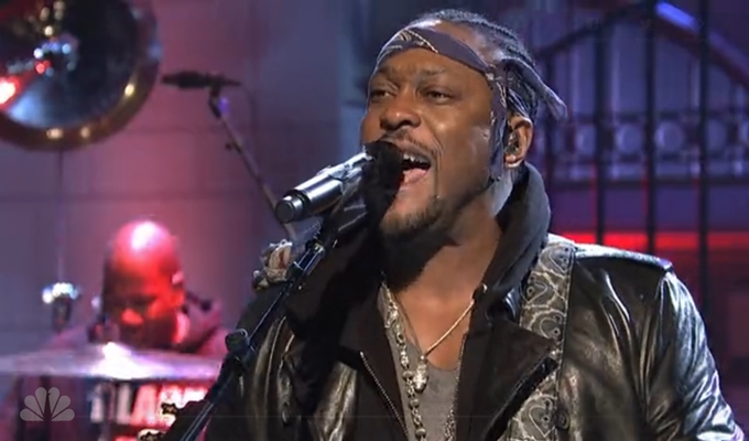D’Angelo Brings ‘Black Messiah’ to SNL, Highlights #BlackLivesMatter (Video)