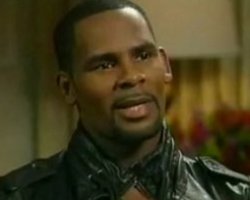 Update: R. Kelly Feels Vulnerable, Says ‘People Are Out To Get Me’