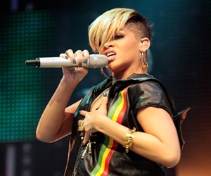 Rihanna, Kanye West ‘Thankful’, AMA Winners Recapped
