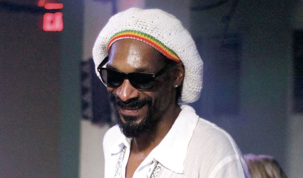 Snoop Lion – Tired of Running feat. Akon