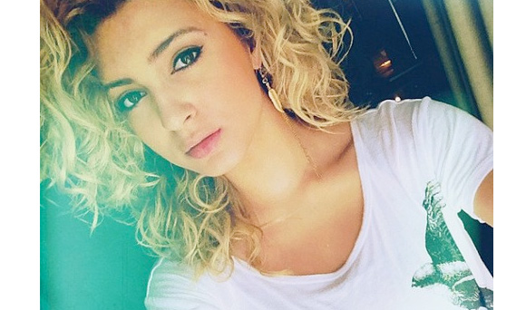 Tori Kelly – Stained (Lyric Video)