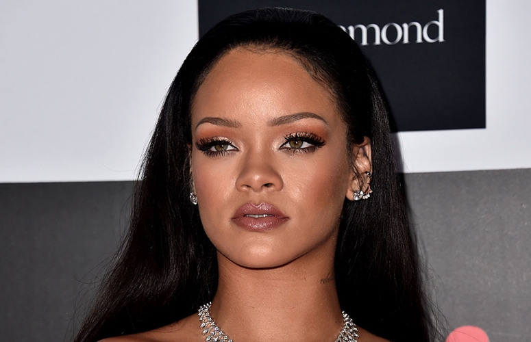 Rihanna Will Launch ‘Fenty Beauty’ Cosmetics Line In 2017