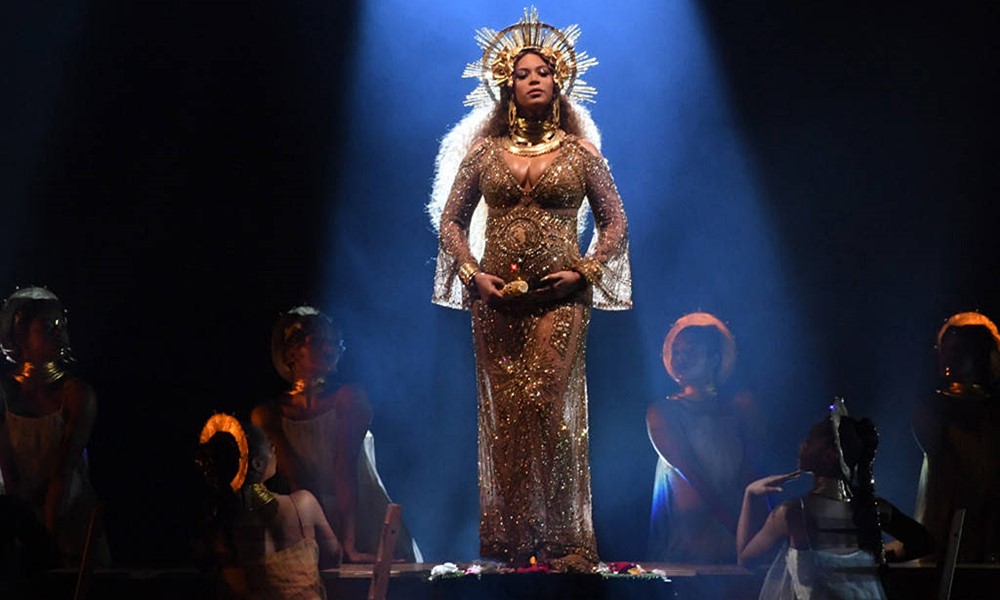 Watch Beyonce Channel A Golden Goddess In 2017 Grammy Performance