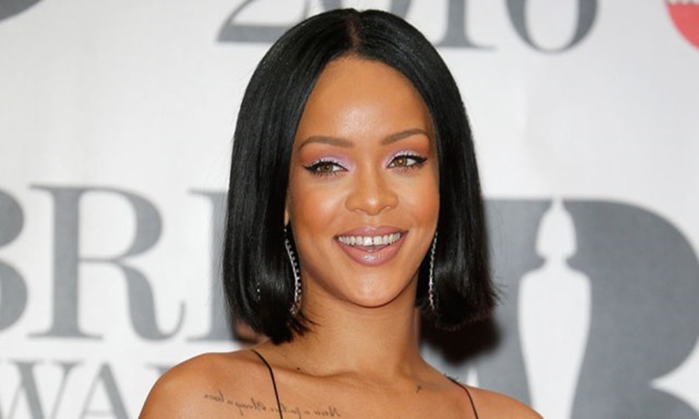 Rihanna to Be Honored For Her Fashion Trendsetting By Parsons School Of ...