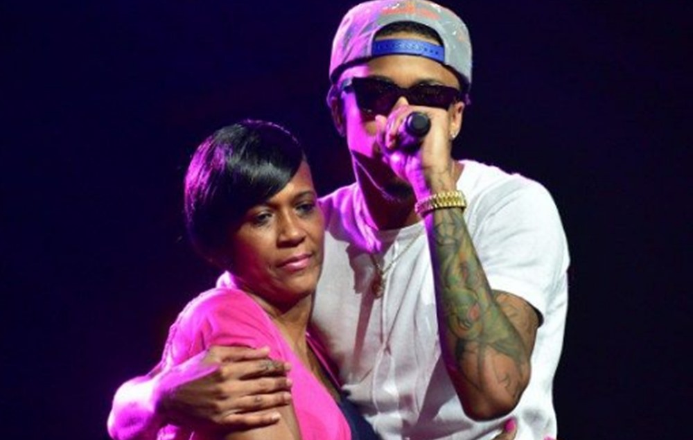 August Alsina Reunites With His Estranged Mother On Stage (Video)