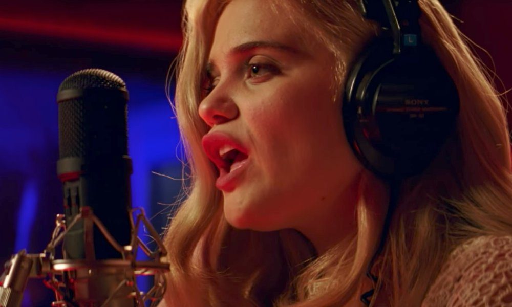 Sky Ferreira Cover The Commodores' 'Easy' in New Video