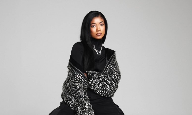 Mila J - Singersroom.com