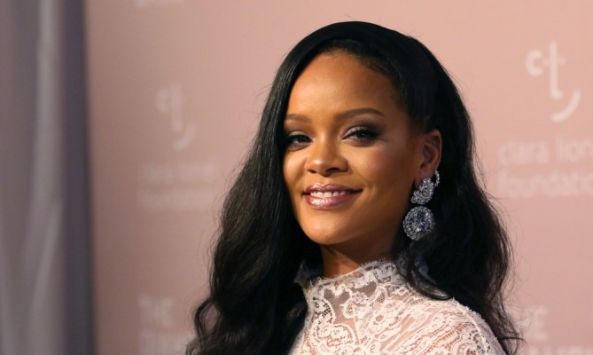 Report: Rihanna Set to Launch Luxury Line With LVMH Under Her Name ...