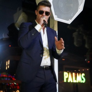 Robin Thicke Performs at APEX Social Club at PALMS Casino Resort in Las Vegas to Kick Off NYE Weekend