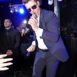 Robin Thicke Performs at APEX Social Club at PALMS Casino Resort in Las Vegas to Kick Off NYE Weekend