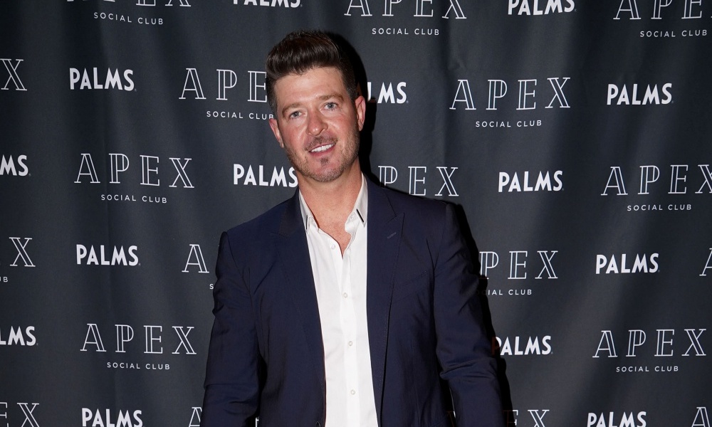 Robin Thicke Performs at APEX Social Club at PALMS Casino Resort in Las Vegas to Kick Off NYE Weekend