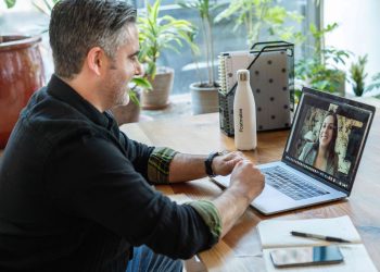 22 Best Songs About Long Distance Relationship Song to Remind You Why You’re Doing It