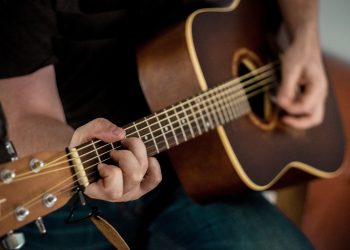 22 Ed Sheeran Songs to Play on Guitar