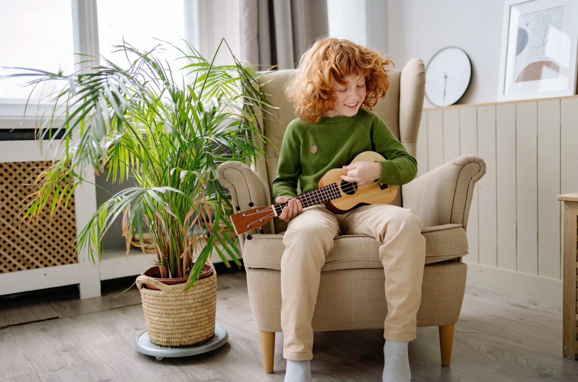 10 Easy Guitar Songs for Kids (With Videos)