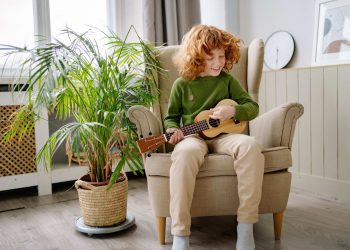 10 Easy Guitar Songs for Kids (With Videos)