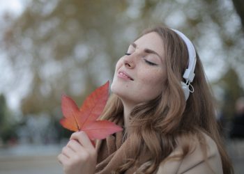 20 Karaoke Songs for Low Female Voices