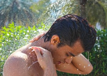 20 Songs to Listen to in the Shower