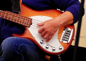 25 Songs with Good Bass