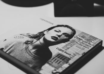 20 Best Taylor Swift Songs About Friendship