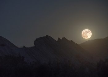 20 Songs About the Moon