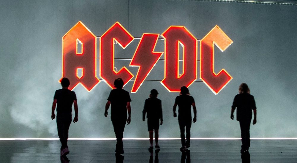 20 Best AC/DC Songs of All Time - Singersroom.com