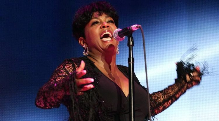 10 Best Anita Baker Songs of All Time - Singersroom.com