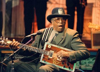 10 Best Bo Diddley Songs of All Time