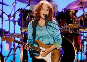 10 Best Bonnie Raitt Songs of All Time