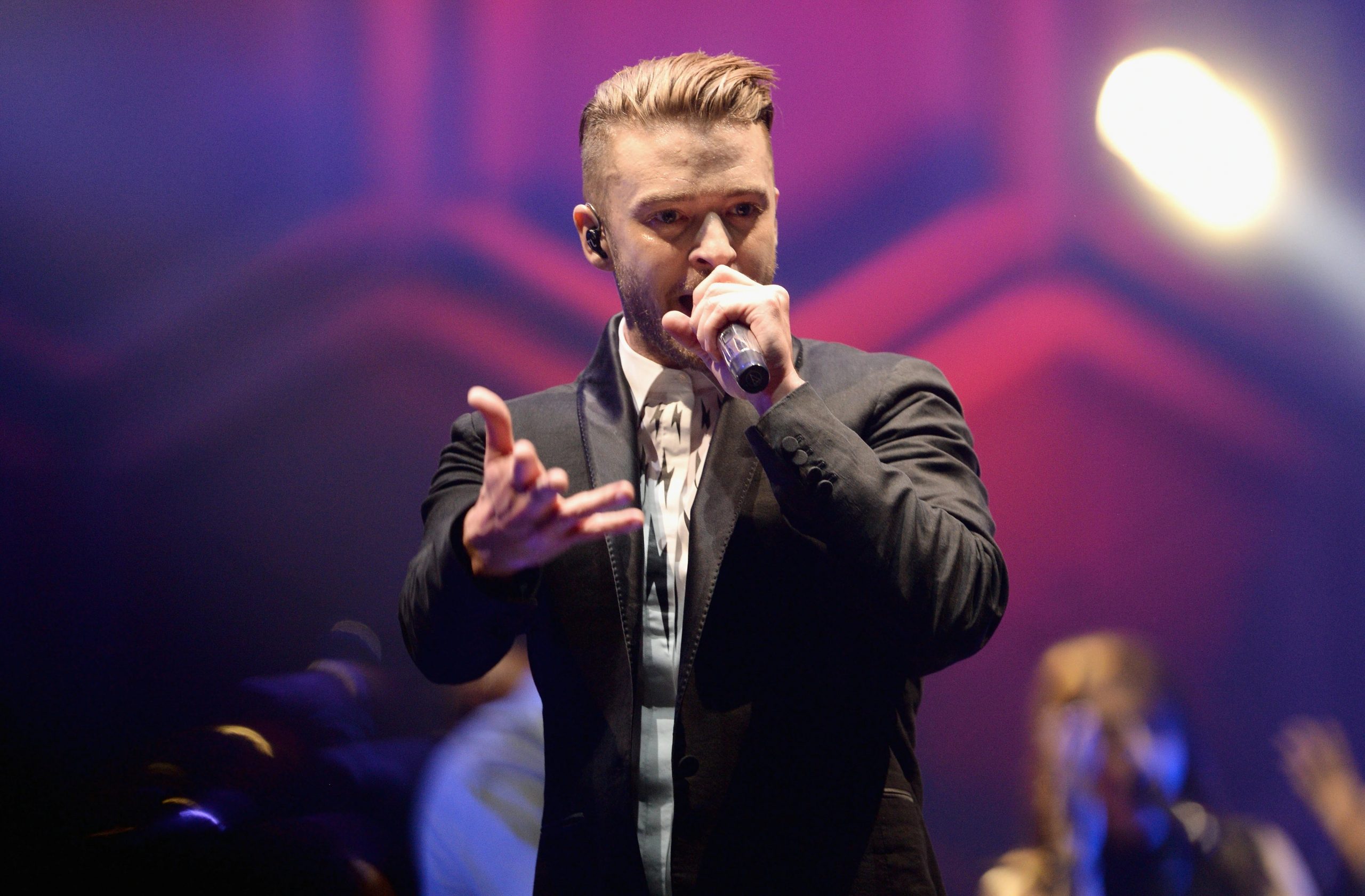 Новая песня тимберлейка 2024. Justin Timberlake Singer. Джастин Тимберлейк поет. Ван Репаблик. Justin Timberlake концерт фото.