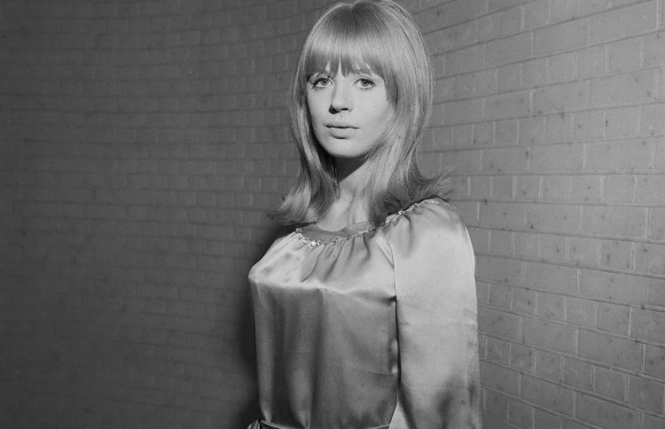 10 Best Marianne Faithfull Songs of All Time - Singersroom.com