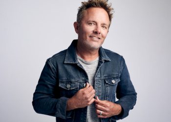 20 Best Chris Tomlin Worship Songs of All Time