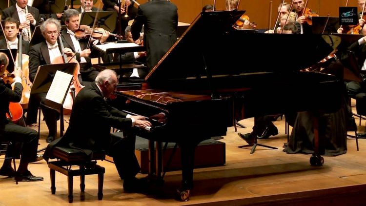 20 Famous Classical Piano Players