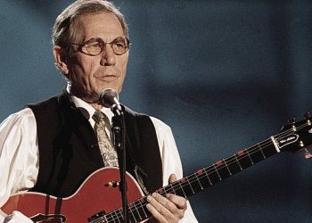 20 Famous Country Guitar Players