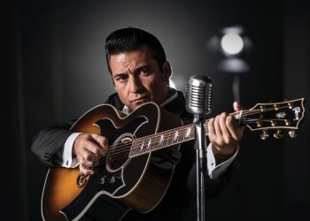 20 Famous Country Singers With Deep Voices