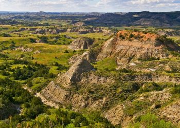 20 Famous Singers from North Dakota