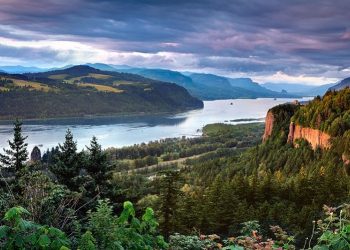 20 Famous Singers from Oregon