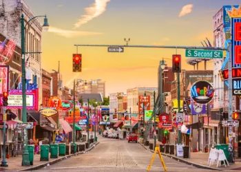 20 Famous Singers from Tennessee