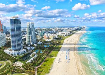 20 Famous Singers from Florida