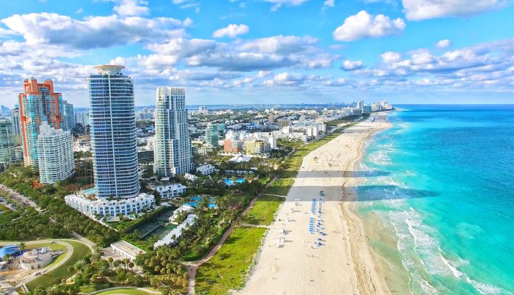 20 Famous Singers from Florida