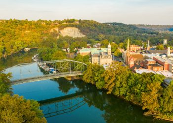 20 Famous Singers from Kentucky