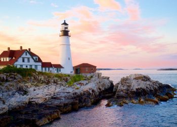 20 Famous Singers from Maine