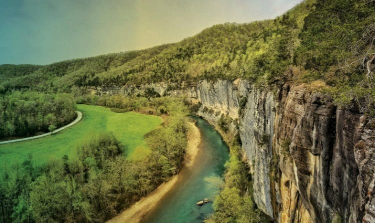 10 Famous Singers from Arkansas