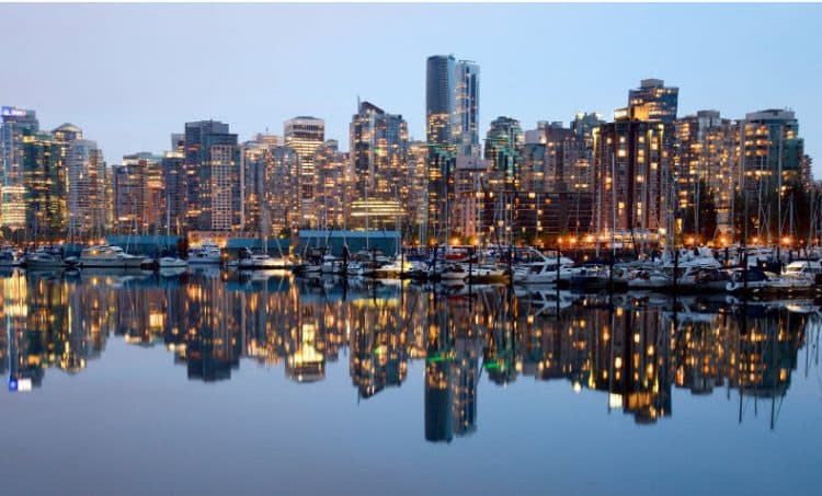 10 Famous Singers from Canada