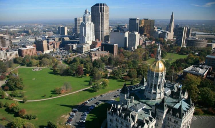 10 Famous Singers from Connecticut