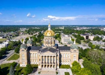 10 Famous Singers from Iowa