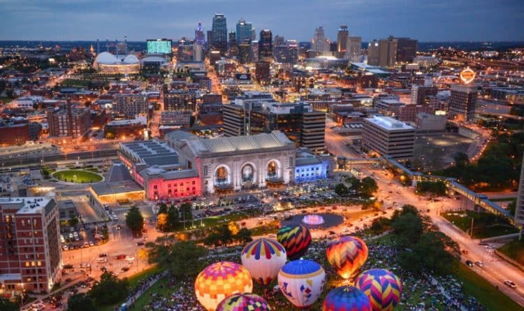 10 Famous Singers from Kansas