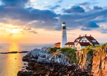 10 Famous Singers from Maine