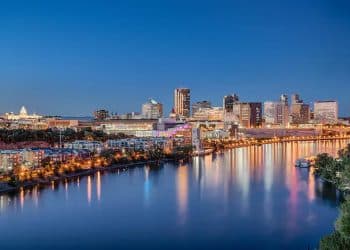 10 Famous Singers from Minnesota